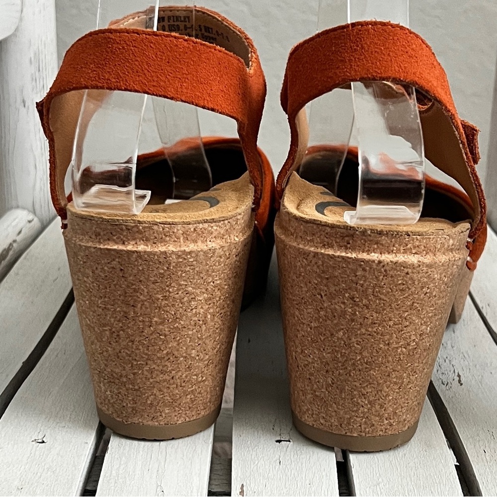 Aetrex Finley Rusty Burnt Orange Suede Leather Ankle-Strap Clog Heels 9 - Picture 9 of 14